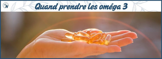 Une main tenant des gélules d'oméga 3 au soleil, bannière du blog sur le moment idéal de la prise