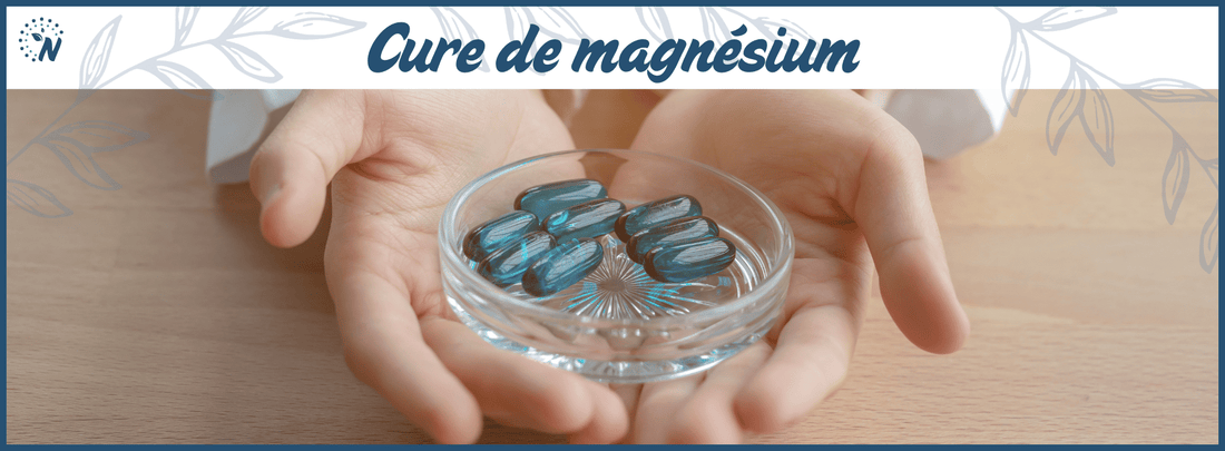 Médecin tenant une coupole de gélules de magnésium, cure de magnésium